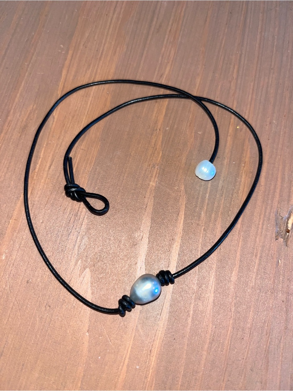 Tahitian looking silver freshwater pearl necklace strung on black leather new